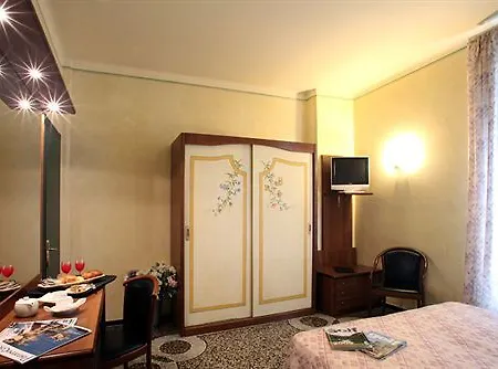 Отель Riviera 3*
