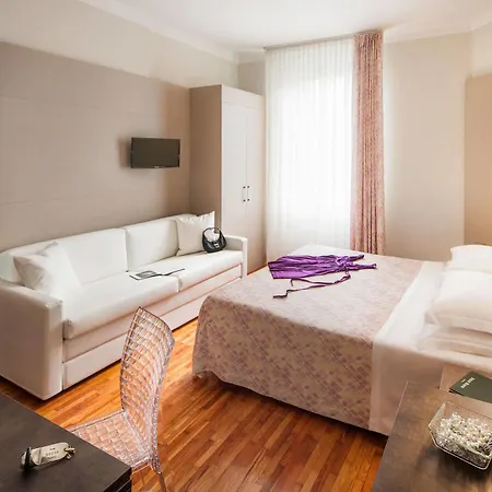Riviera Hotel